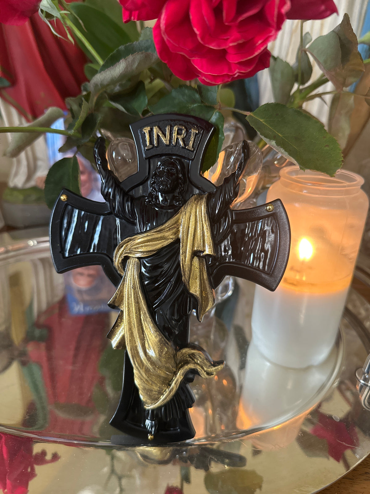 Crucifix noir satiné doré