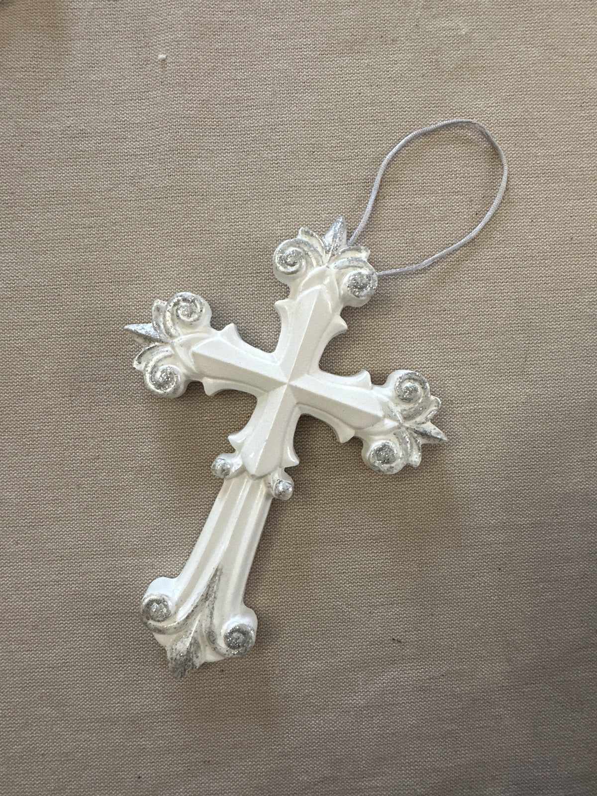 Croix blanche et argent
