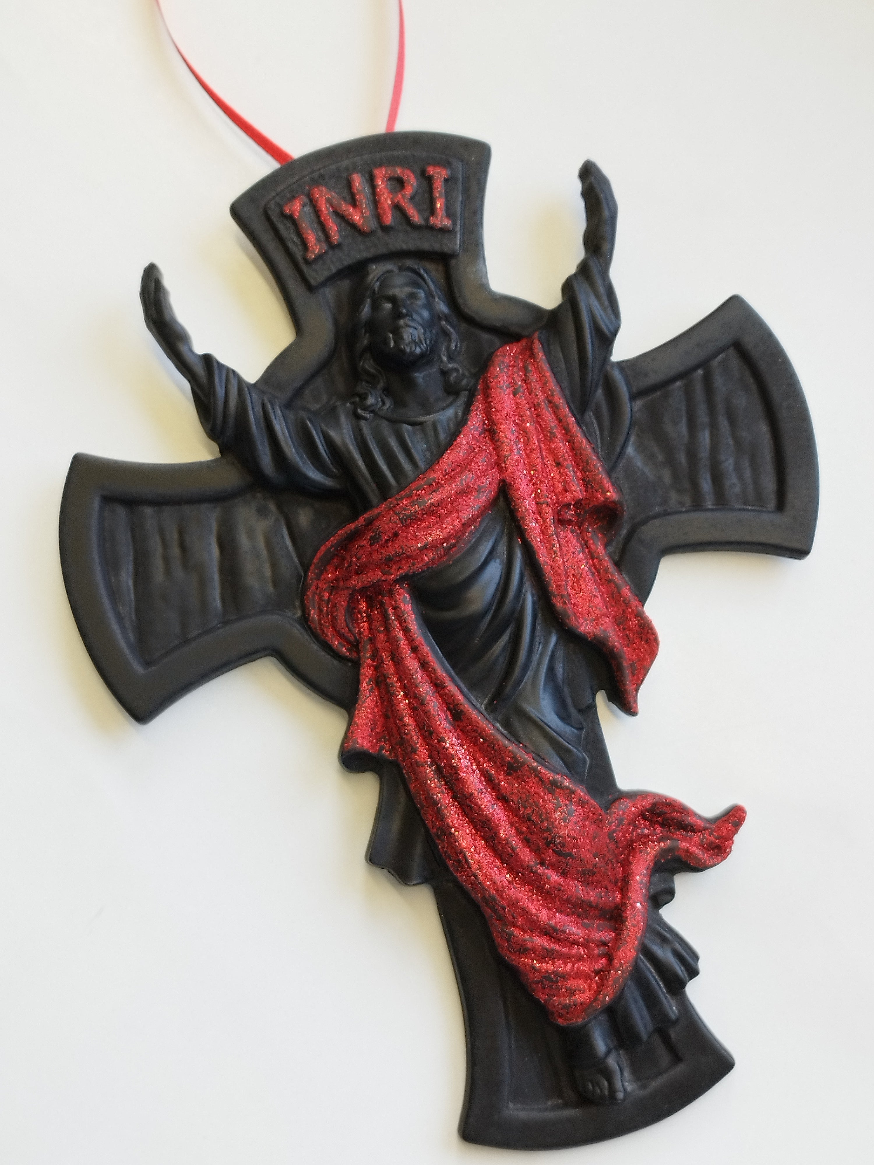 Crucifix noir matt et rouge